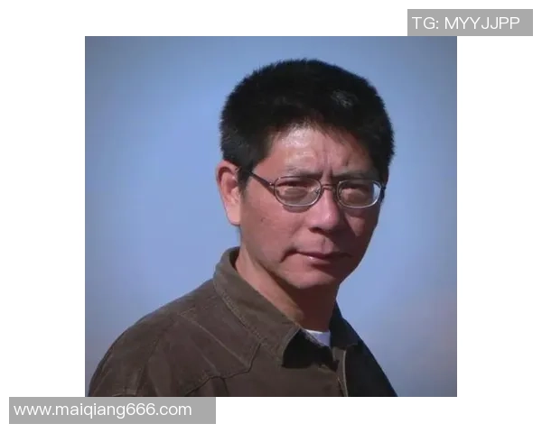 足球明星女友前后变化揭秘她们的风格与魅力演变之路 足球明星女友前后变化揭秘她们的风格与魅力演变之路